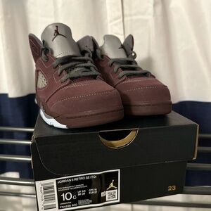 Jordan Brown Sneakers with Padded Tongue and Black Laces